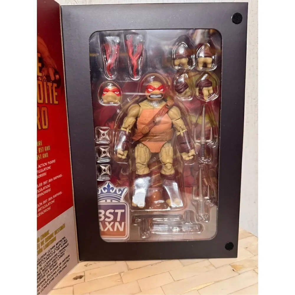TEENAGE MUTANT NINJA TURTLES RAPHAEL COMIC BOOK + ACTION FIGURE